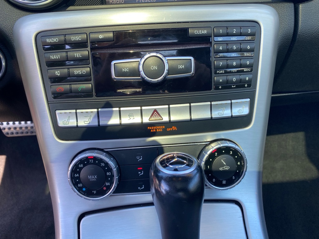 Photo 23 of this MERCEDES-BENZ SLK 250