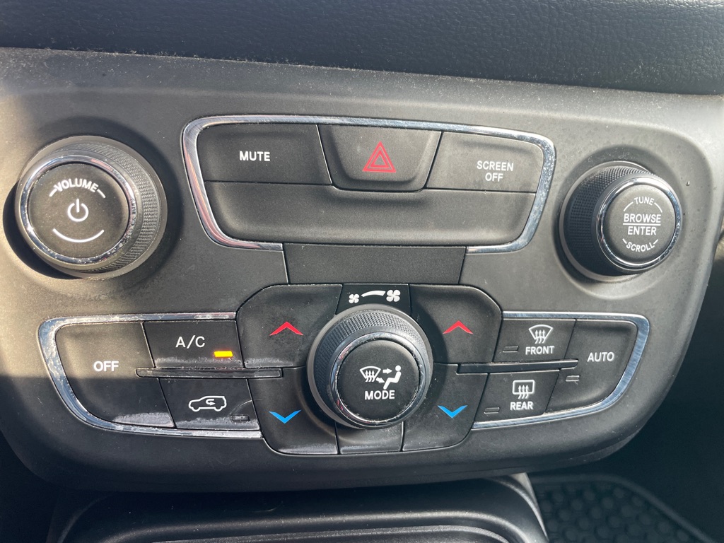 Photo 26 of this JEEP COMPASS