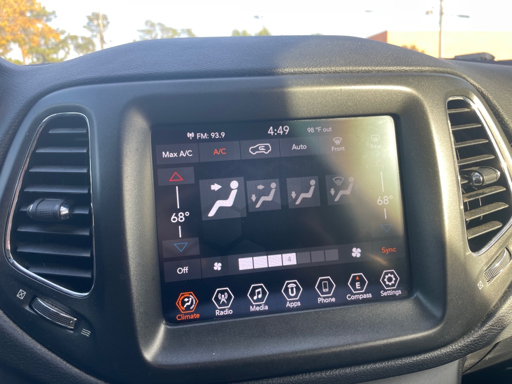 Photo 25 of this JEEP COMPASS