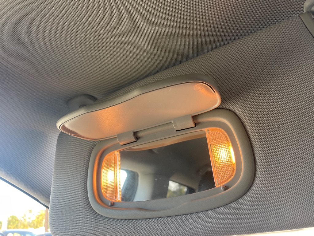 Photo 28 of this JEEP COMPASS
