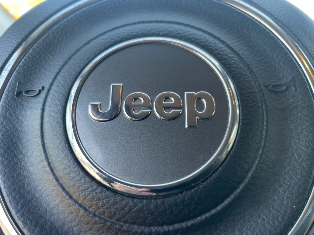 Photo 31 of this JEEP COMPASS