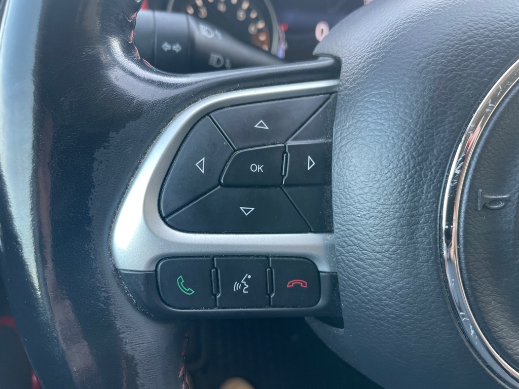 Photo 23 of this JEEP COMPASS