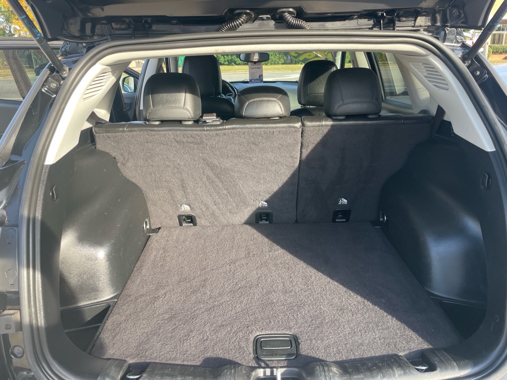 Photo 18 of this JEEP COMPASS