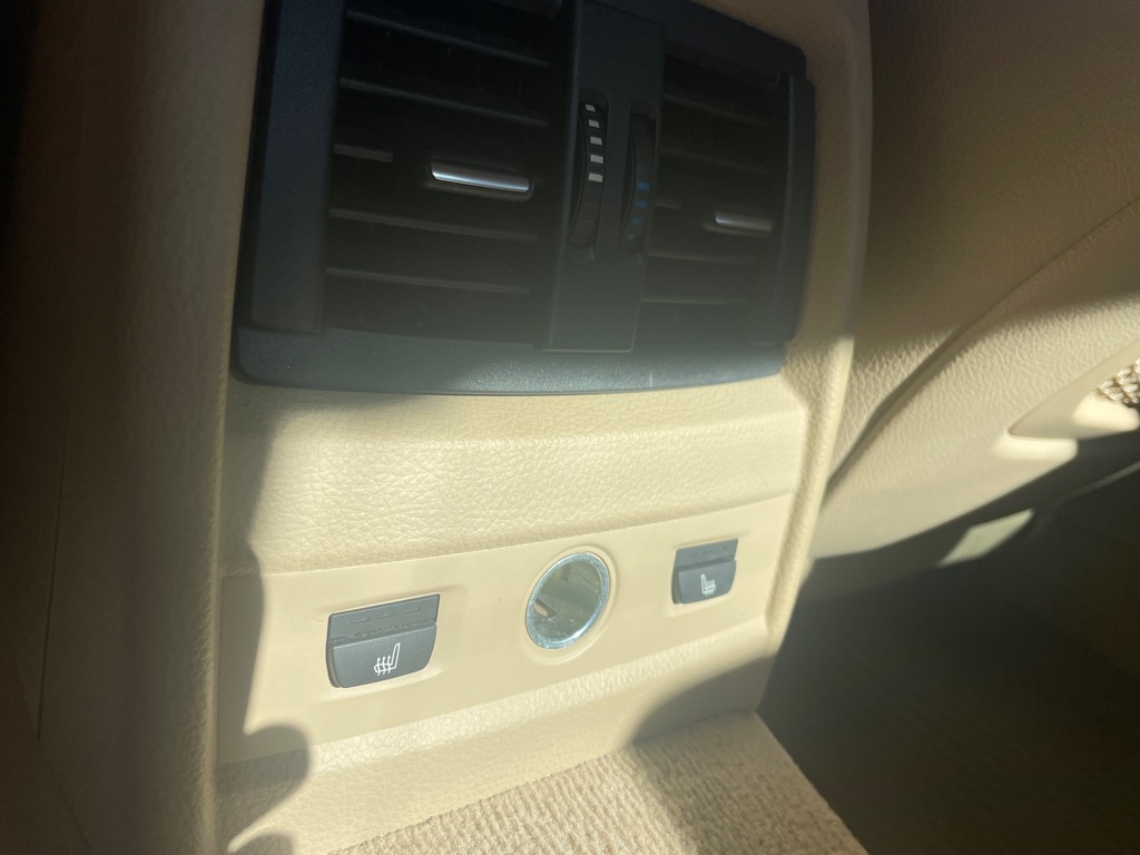 Photo 14 of this BMW 328XI