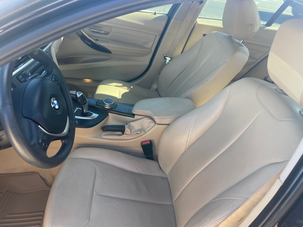 Photo 12 of this BMW 328XI