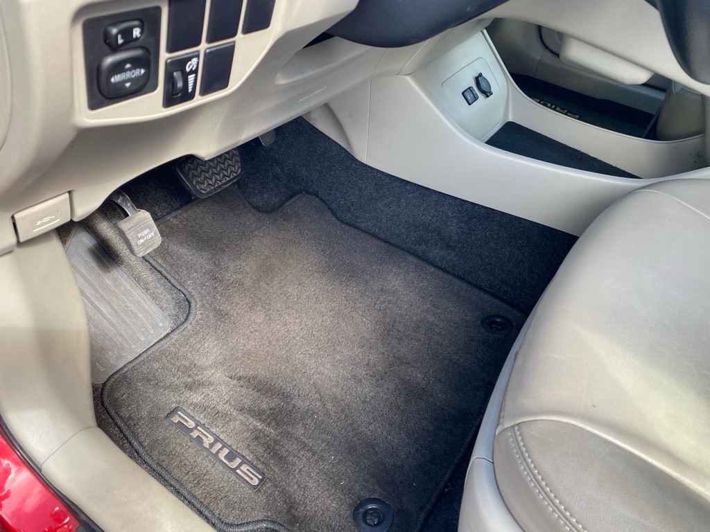 Photo 34 of this TOYOTA PRIUS