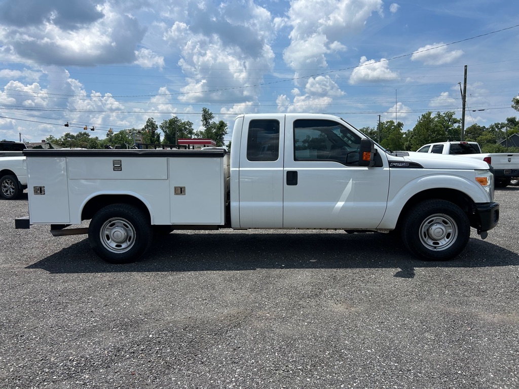 Photo 4 of this FORD F250 UTILITY
