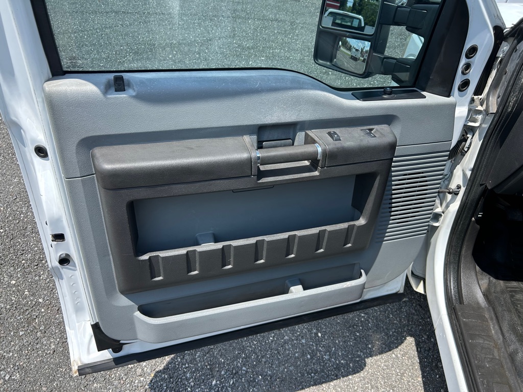 Photo 12 of this FORD F250 UTILITY
