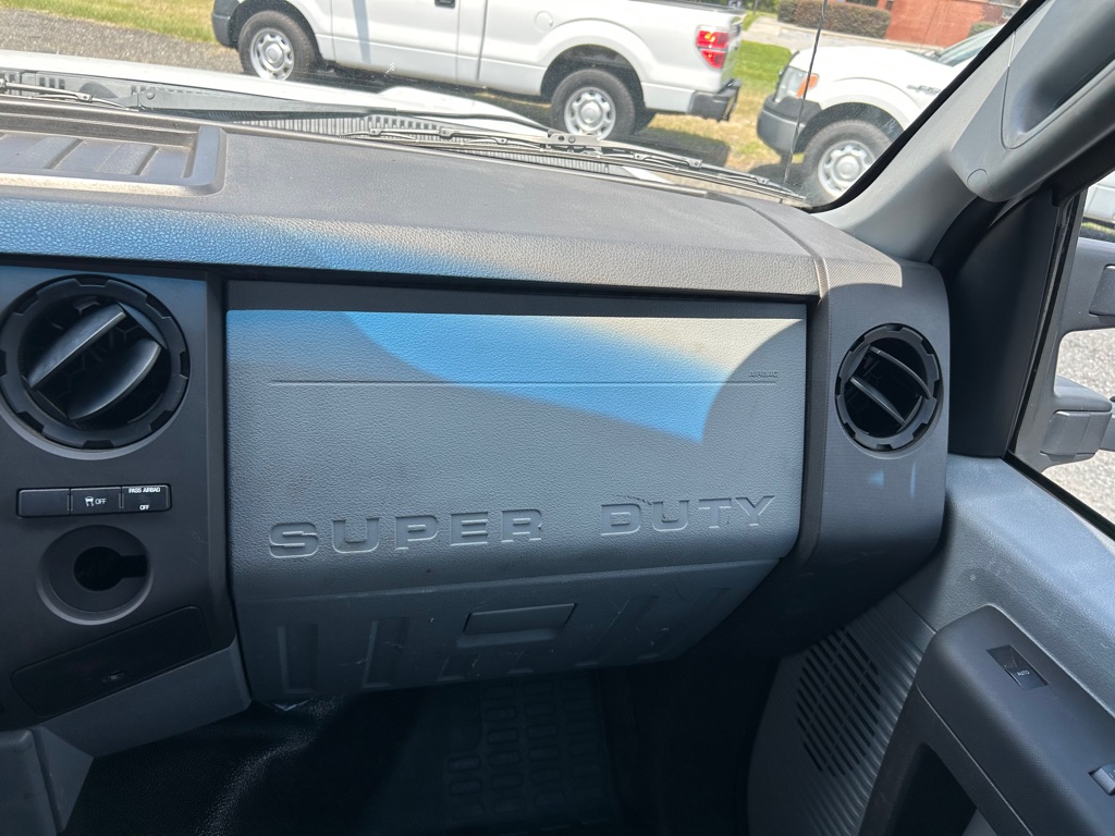 Photo 19 of this FORD F250 UTILITY