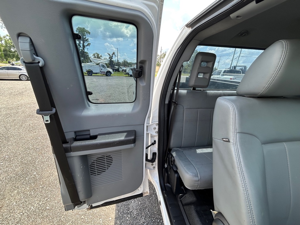 Photo 24 of this FORD F250 UTILITY