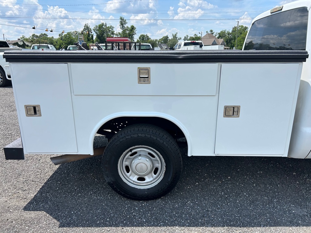 Photo 5 of this FORD F250 UTILITY