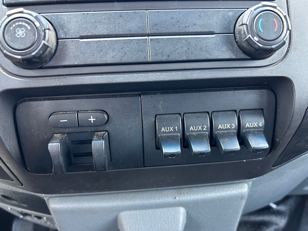 Photo 16 of this FORD F250 UTILITY
