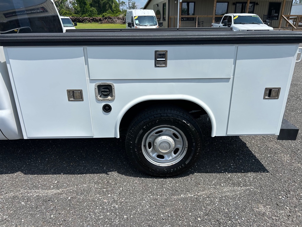 Photo 11 of this FORD F250 UTILITY
