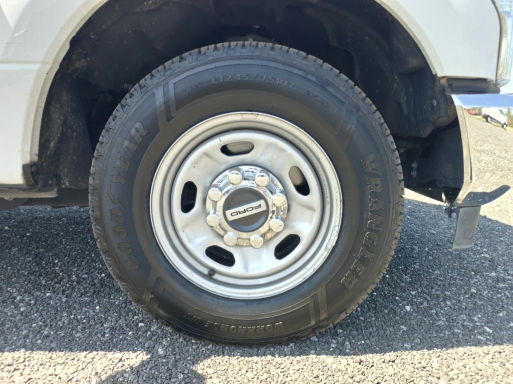 Photo 15 of this FORD F250 UTILITY