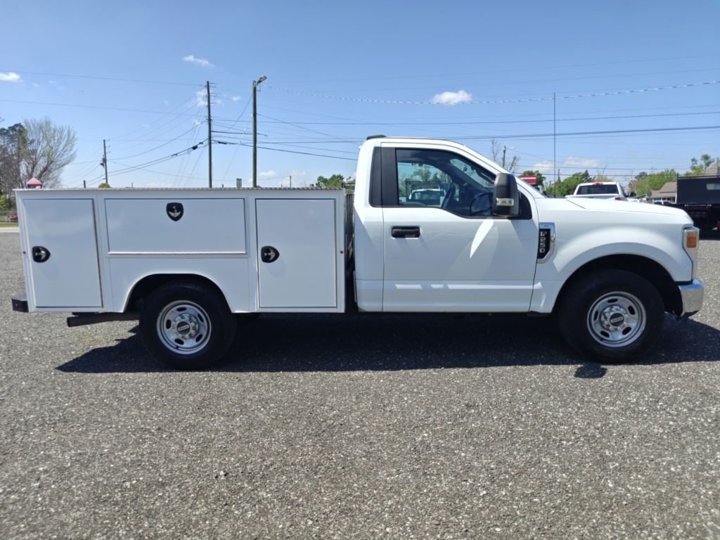 Photo 5 of this FORD F250 UTILITY