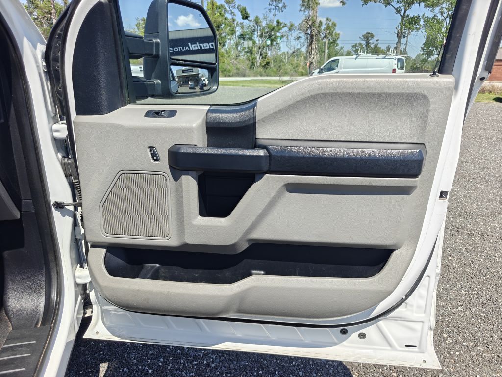 Photo 25 of this FORD F250 UTILITY