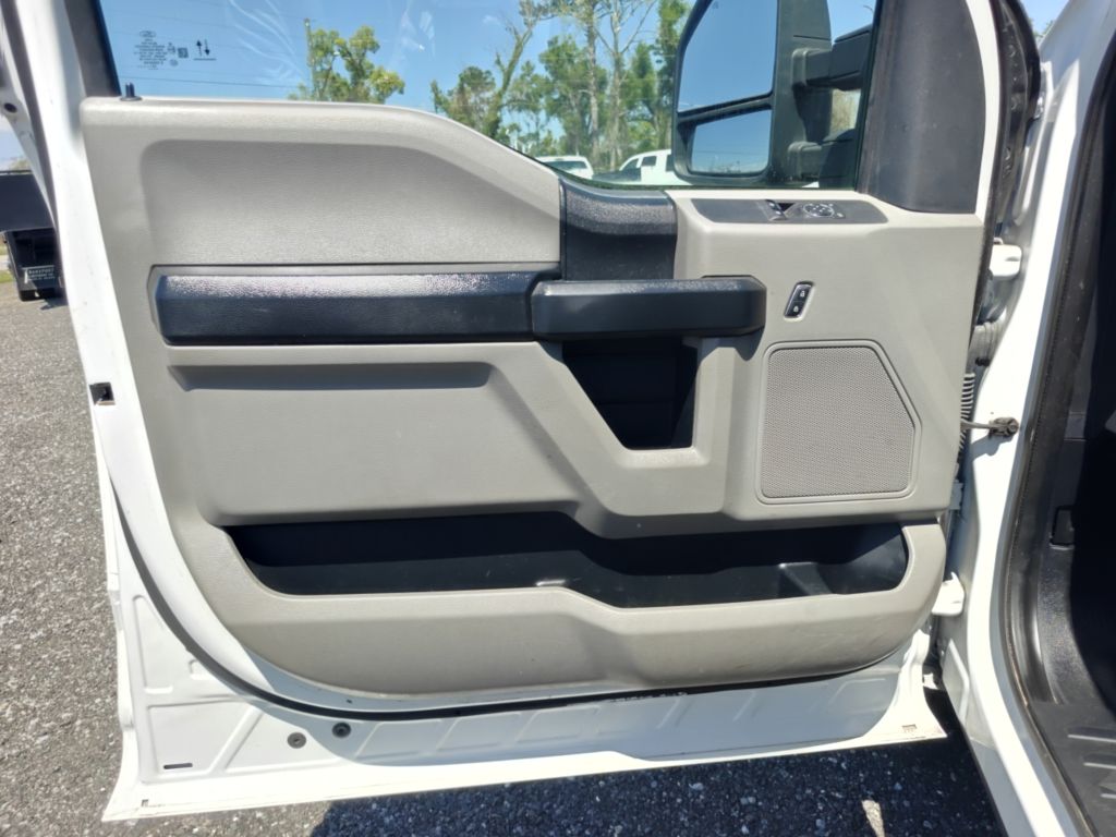 Photo 16 of this FORD F250 UTILITY