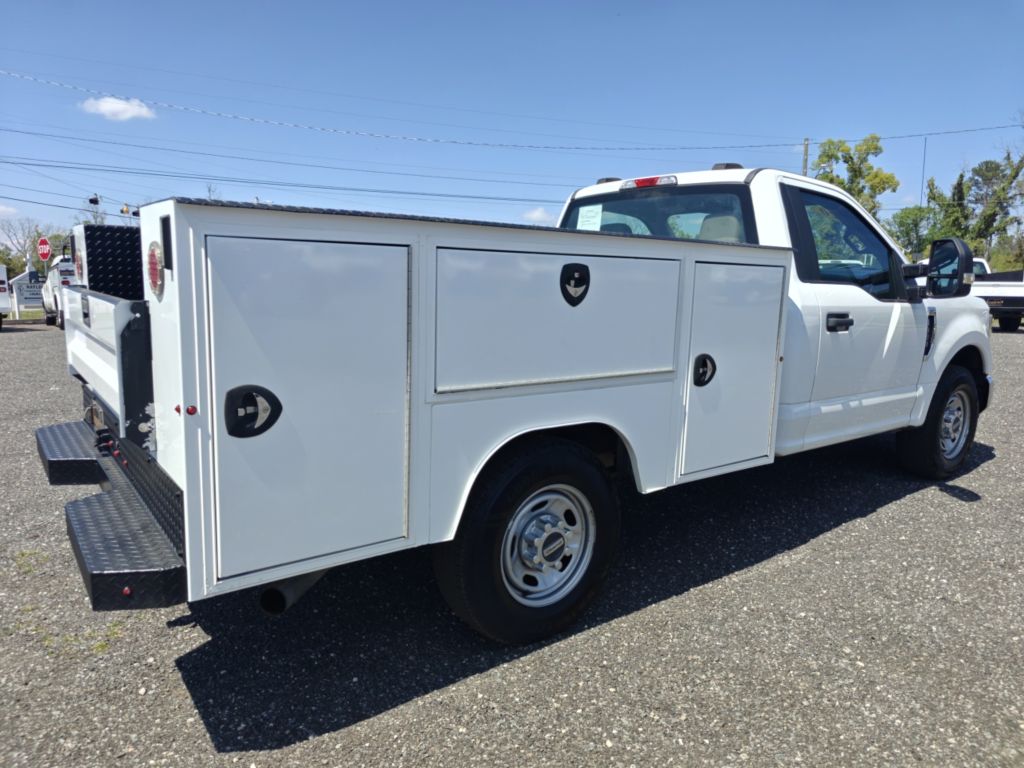 Photo 6 of this FORD F250 UTILITY