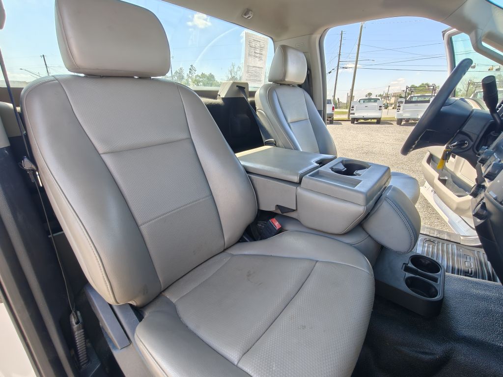 Photo 28 of this FORD F250 UTILITY