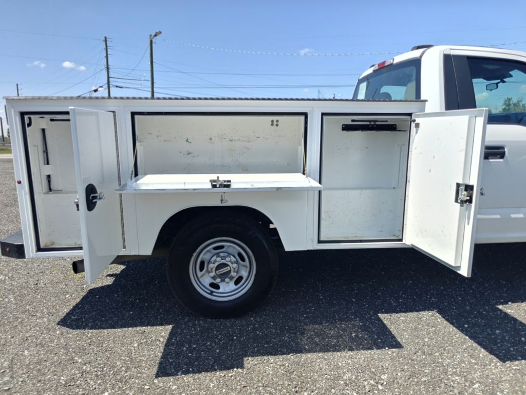 Photo 14 of this FORD F250 UTILITY