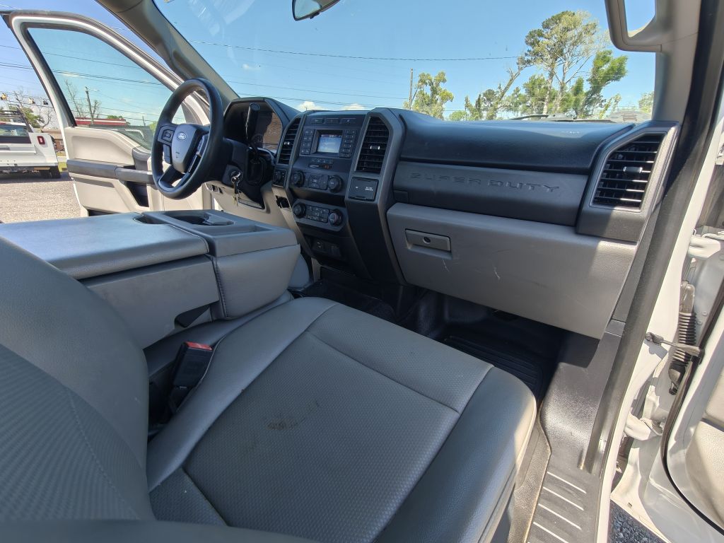 Photo 26 of this FORD F250 UTILITY