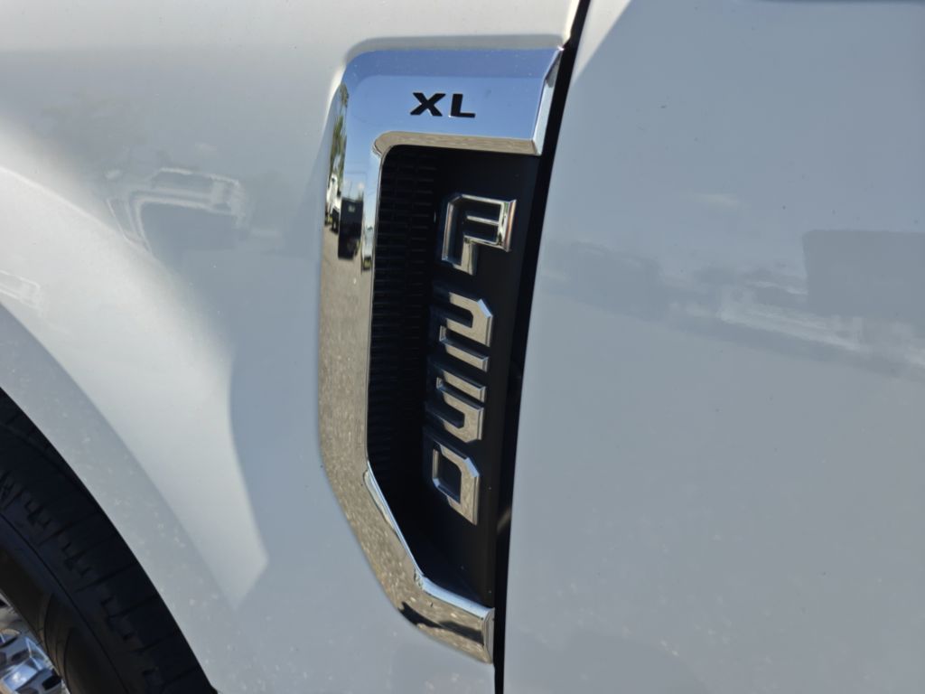 Photo 10 of this FORD F250 UTILITY