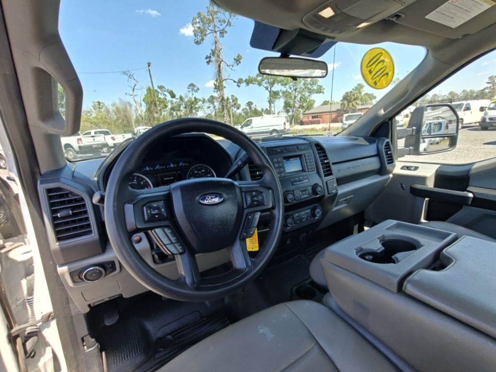 Photo 19 of this FORD F250 UTILITY