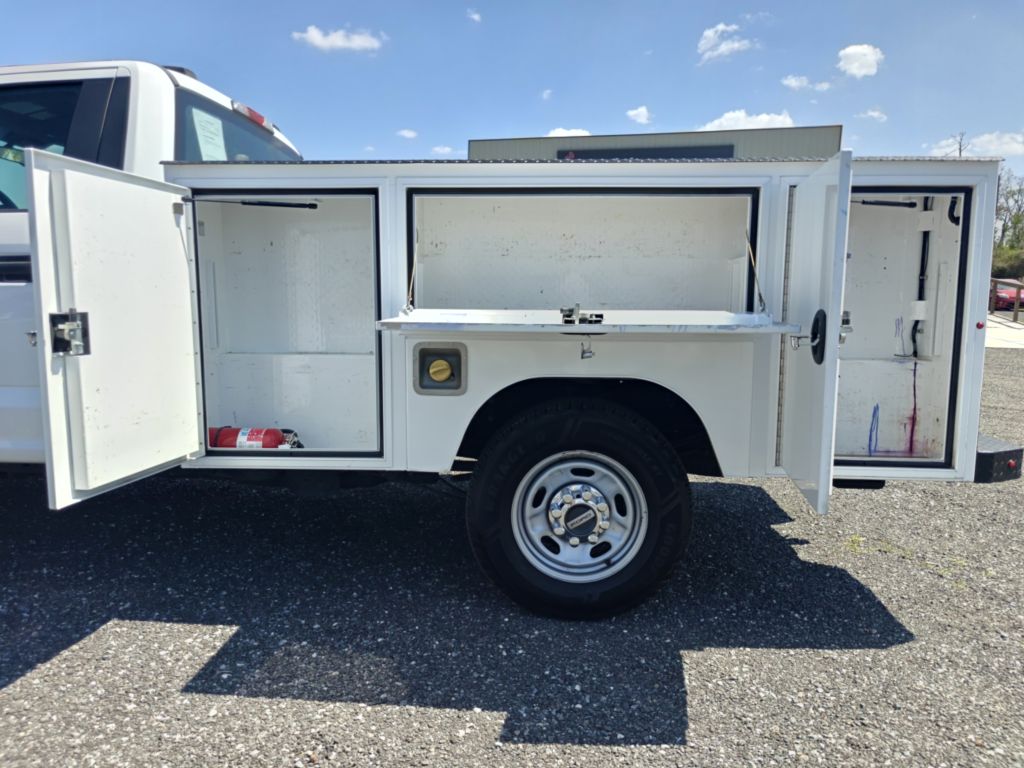 Photo 12 of this FORD F250 UTILITY