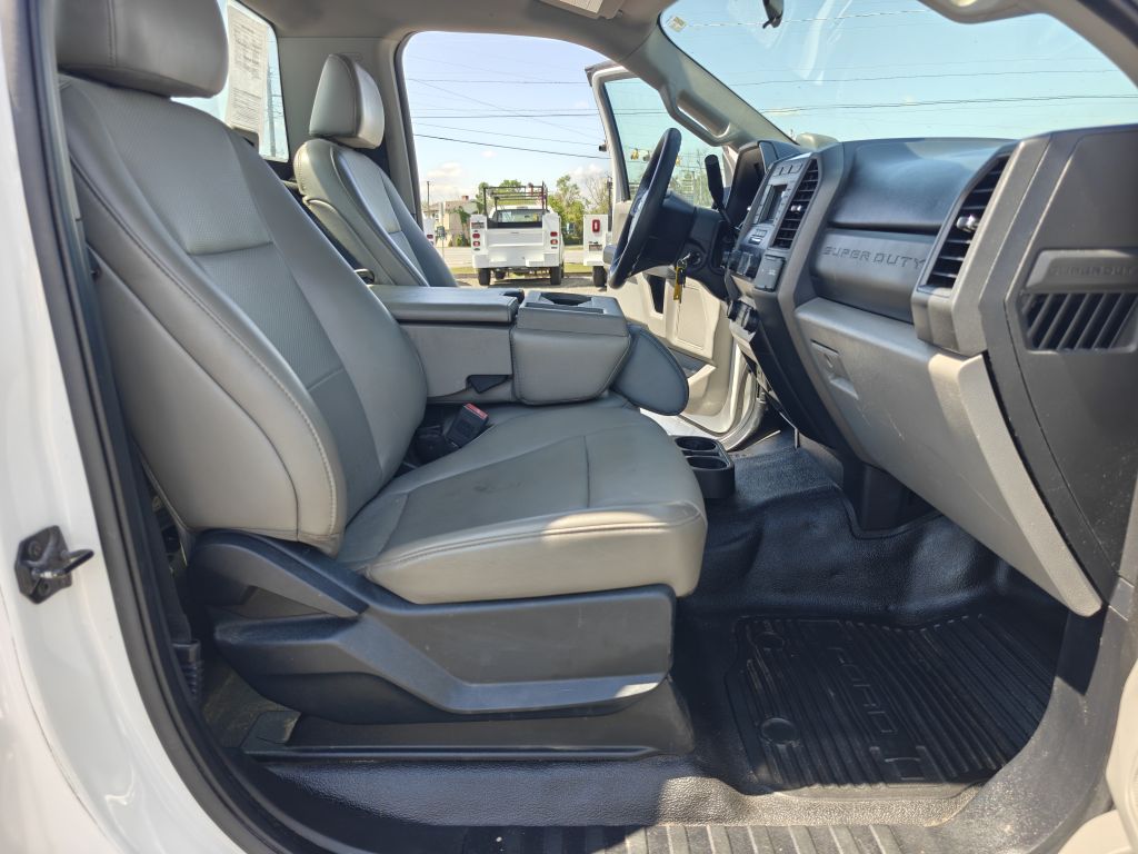 Photo 27 of this FORD F250 UTILITY