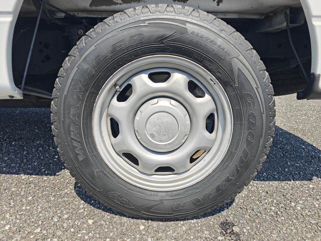 Photo 13 of this FORD F150 XL REG