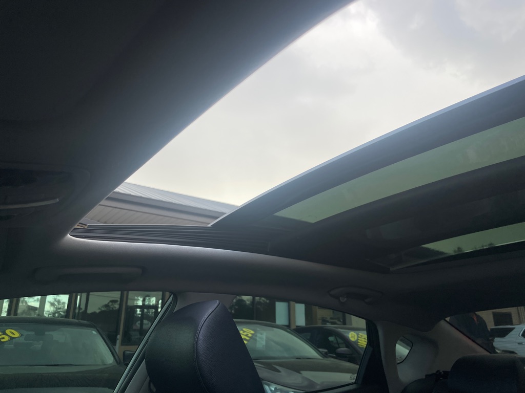Photo 25 of this KIA CADENZA