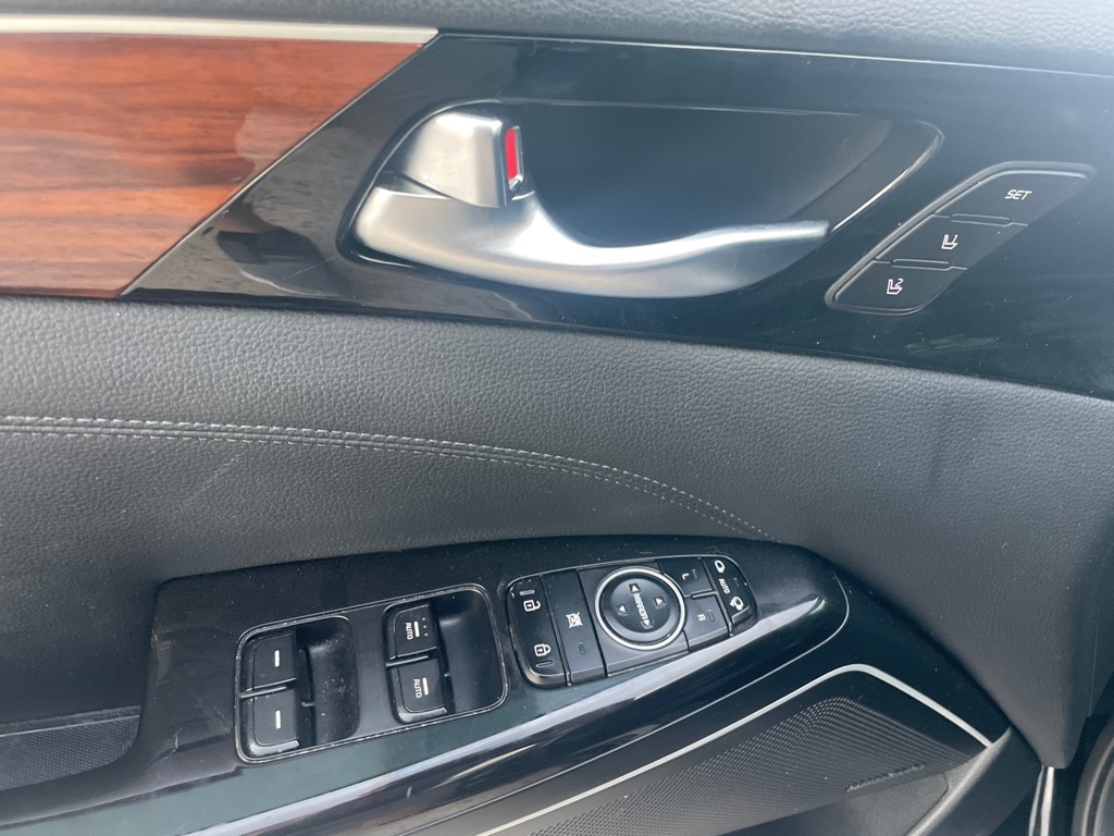 Photo 12 of this KIA CADENZA
