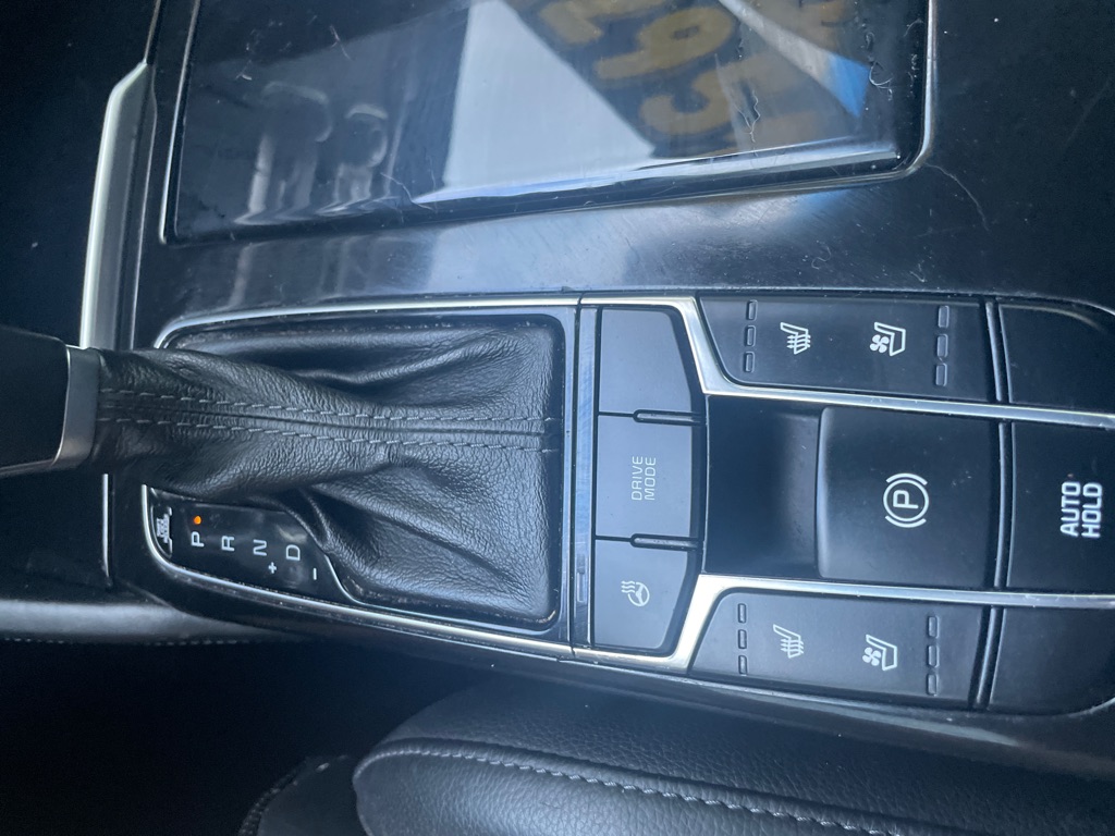 Photo 23 of this KIA CADENZA