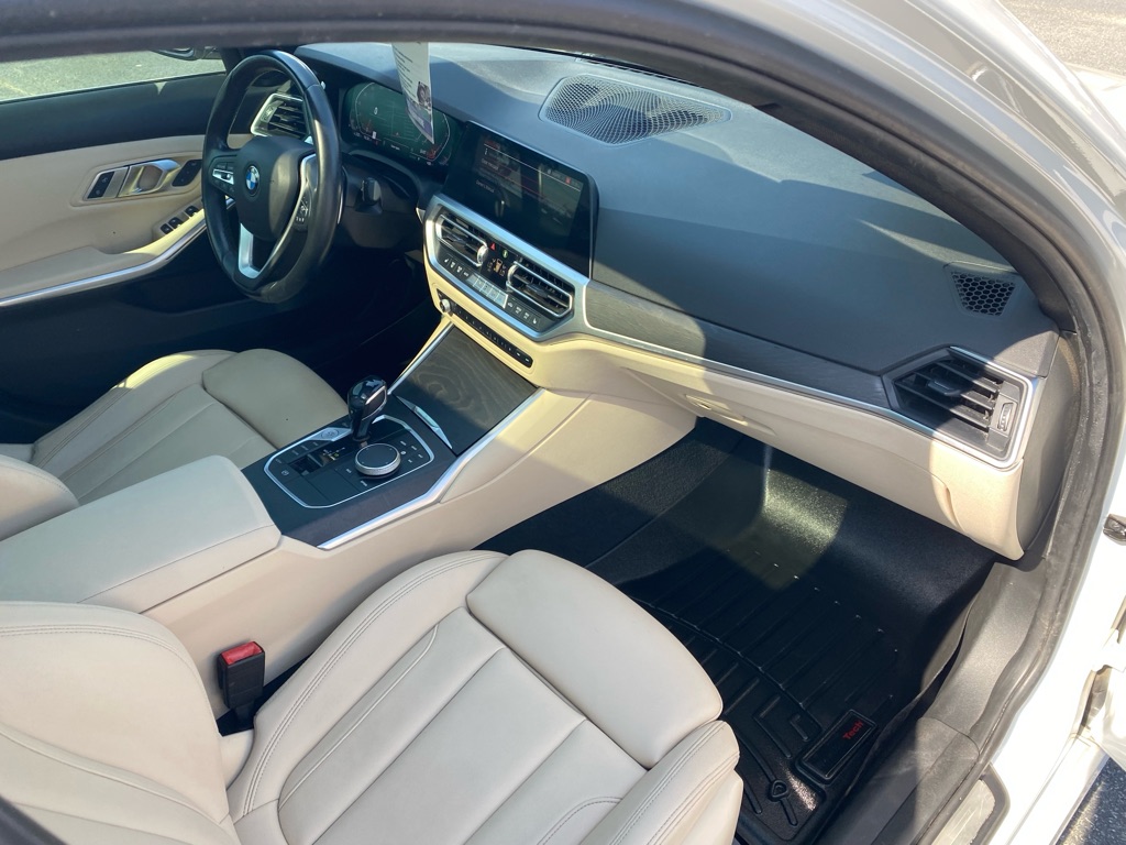 Photo 38 of this BMW 330I