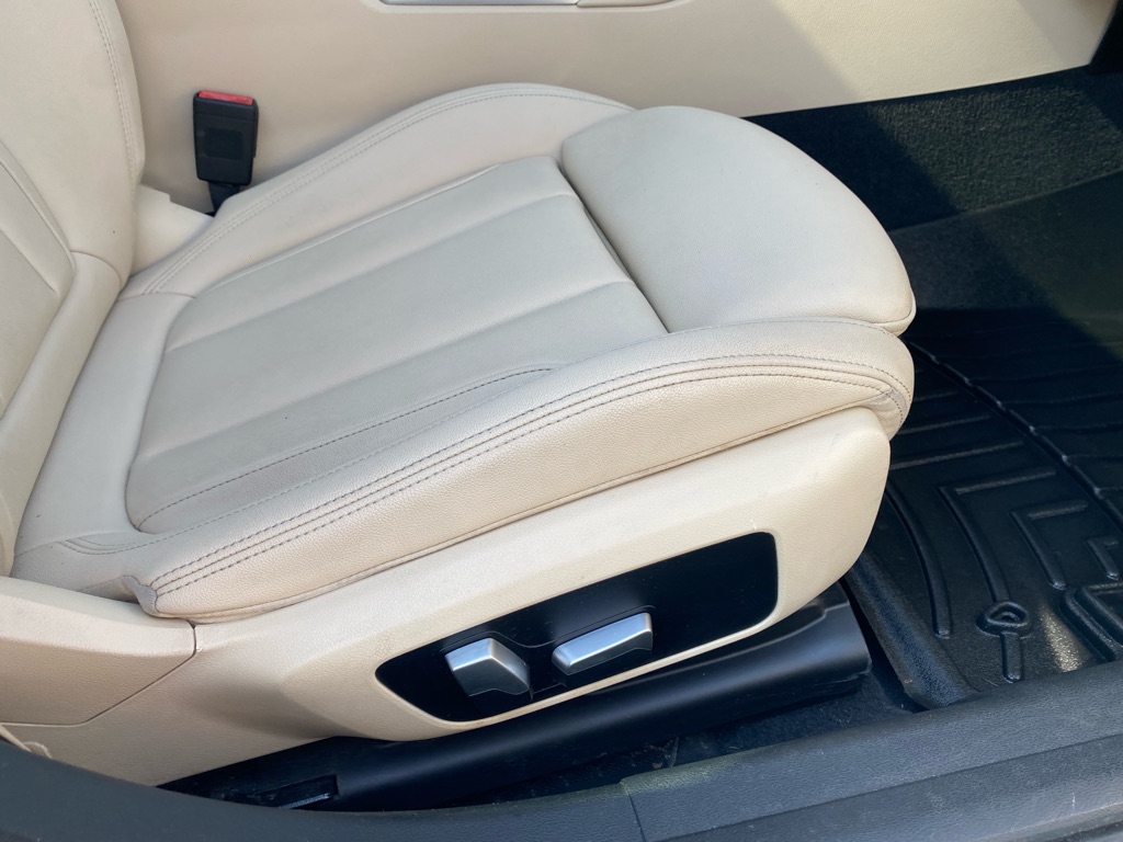 Photo 39 of this BMW 330I