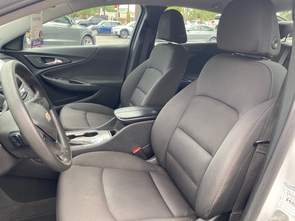 Photo 27 of this CHEVROLET MALIBU