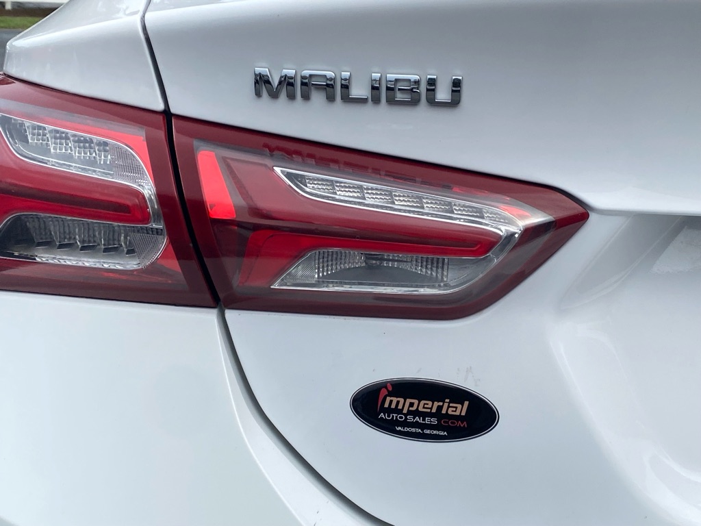Photo 9 of this CHEVROLET MALIBU