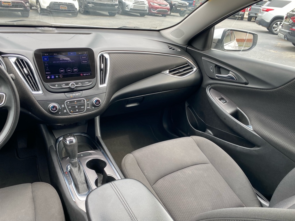 Photo 15 of this CHEVROLET MALIBU