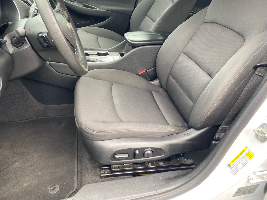 Photo 28 of this CHEVROLET MALIBU