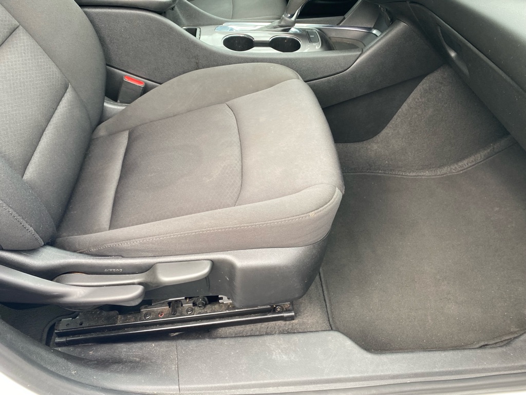 Photo 36 of this CHEVROLET MALIBU