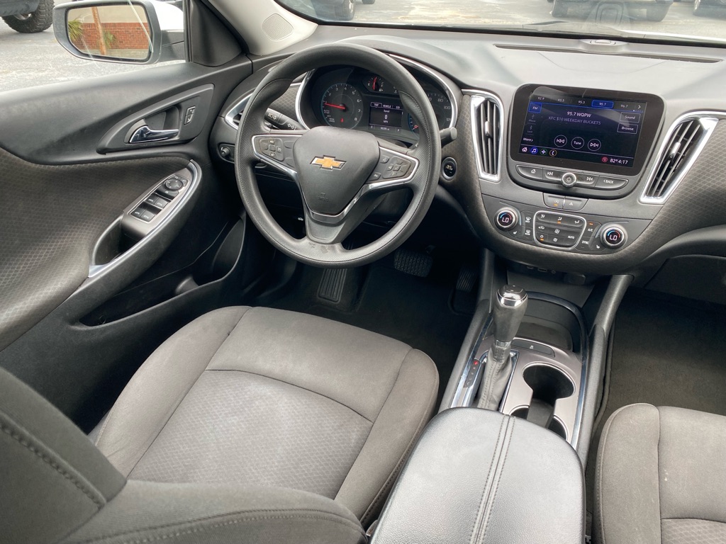 Photo 14 of this CHEVROLET MALIBU