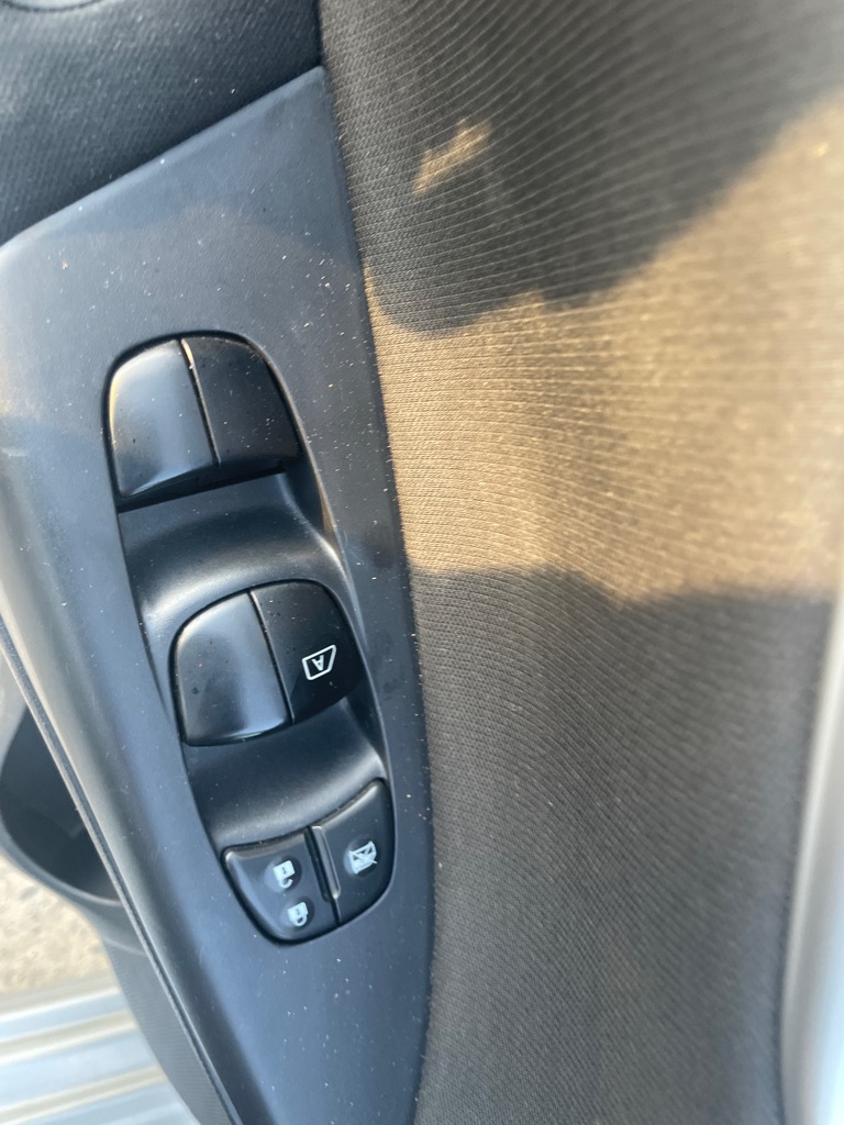 Photo 13 of this NISSAN SENTRA