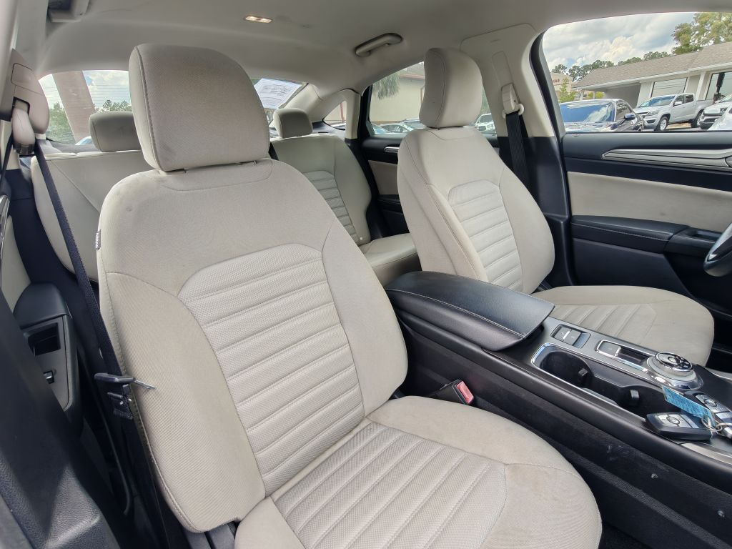 Photo 34 of this FORD FUSION HYBRID