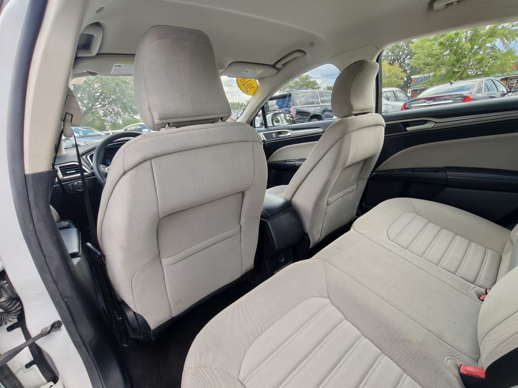 Photo 31 of this FORD FUSION HYBRID