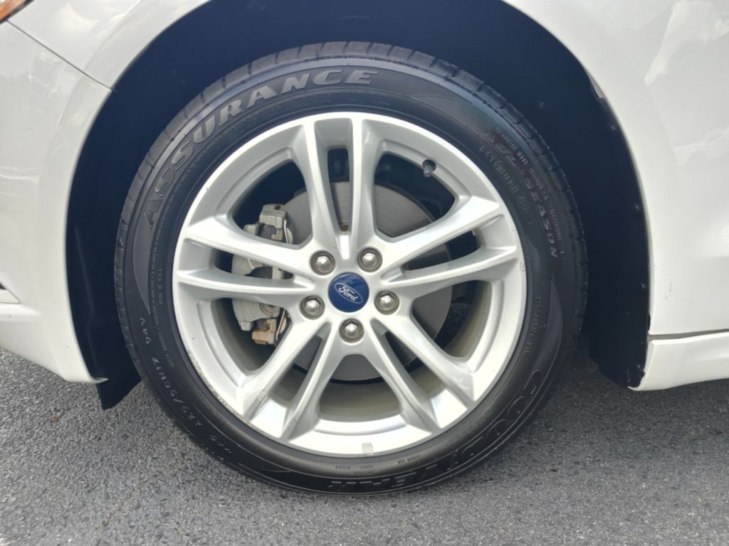 Photo 13 of this FORD FUSION HYBRID