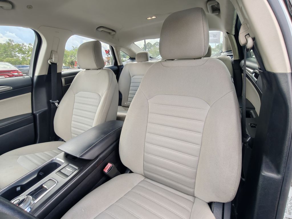 Photo 17 of this FORD FUSION HYBRID