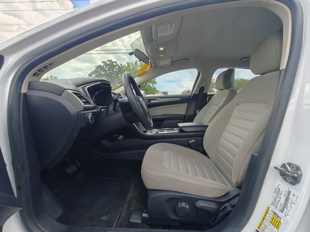 Photo 18 of this FORD FUSION HYBRID