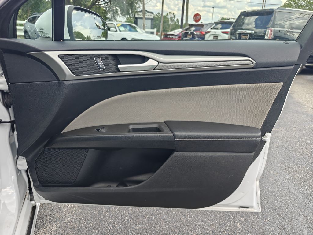 Photo 36 of this FORD FUSION HYBRID