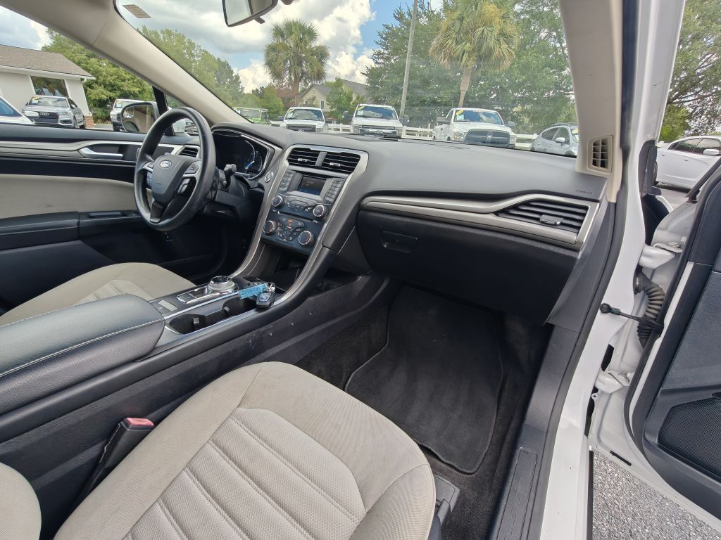 Photo 37 of this FORD FUSION HYBRID