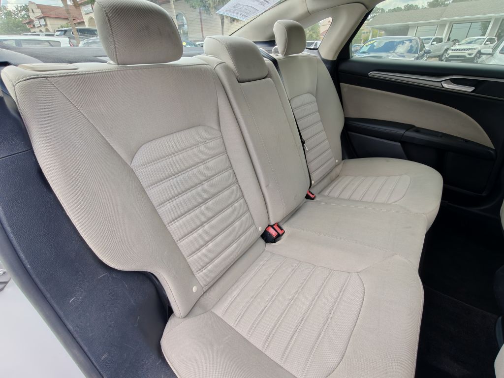 Photo 33 of this FORD FUSION HYBRID